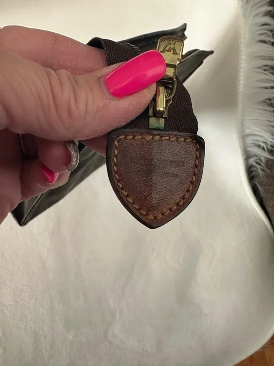 EUC Louis Vuitton Brown Monogram Canvas Toiletry 19 w/ cert of authenticity - Picture 5 of 16